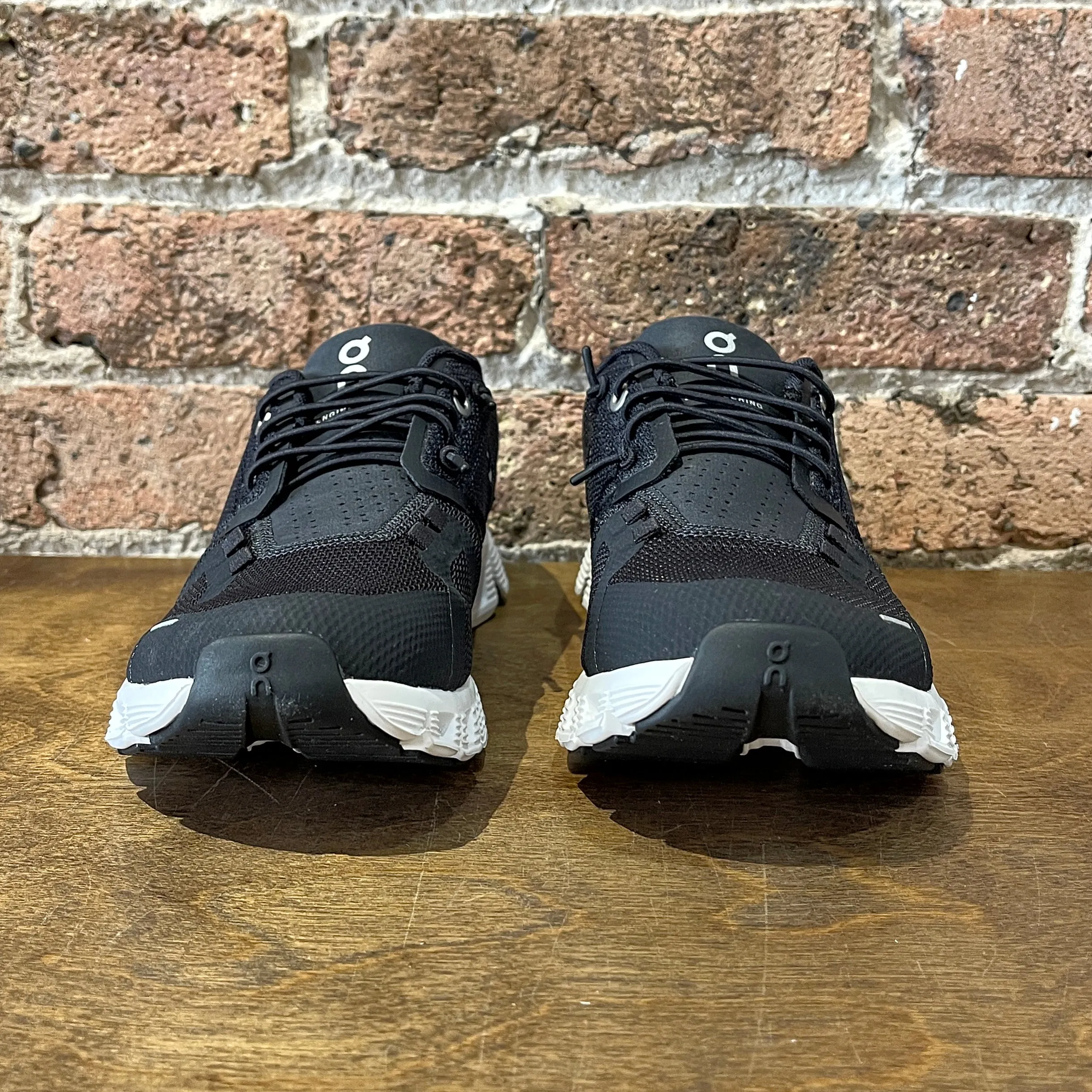 Cloud 5 Women's Black/White