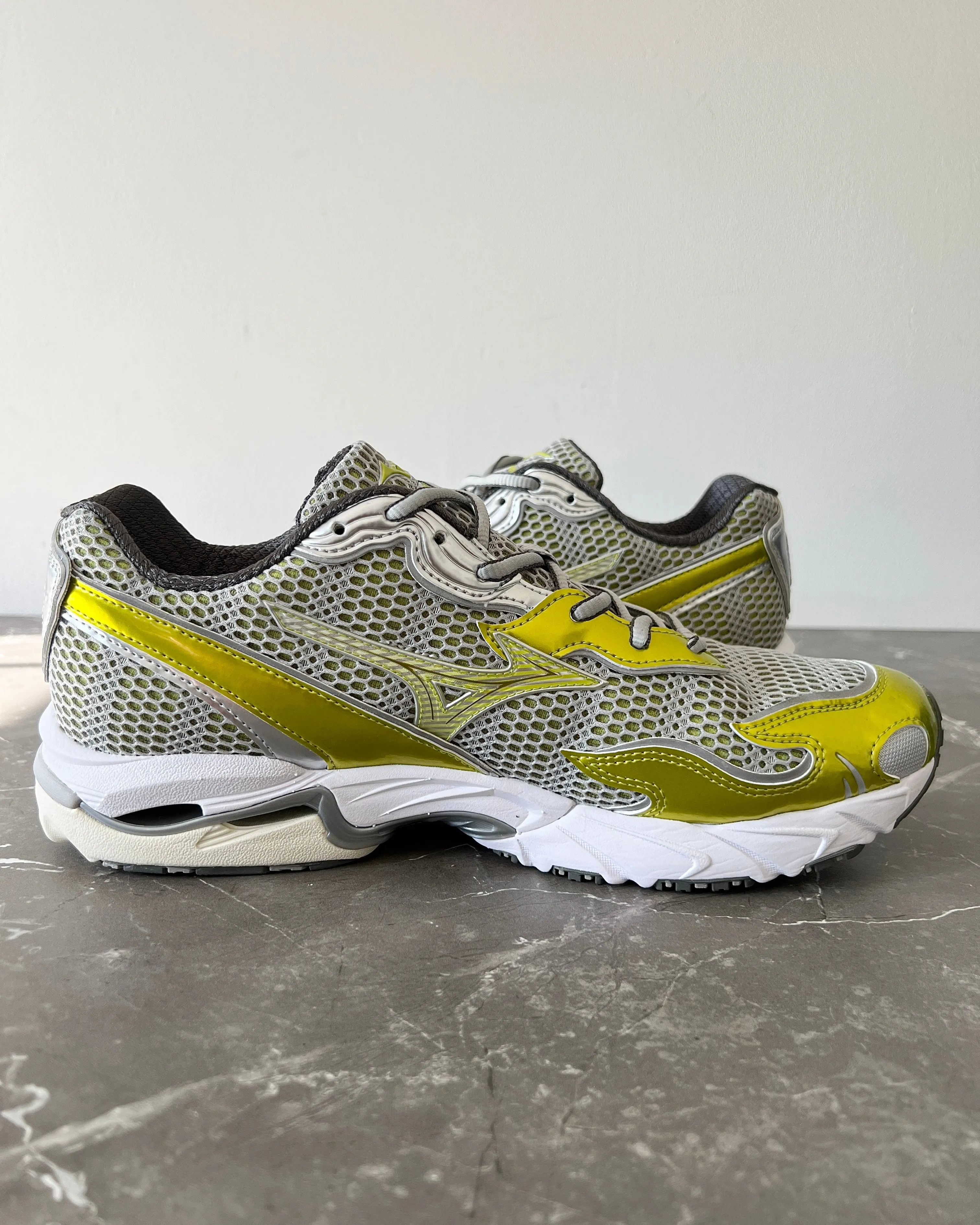 Mizuno x One Block Down Flame Wave Rider 10 Sneakers - Size US10.5