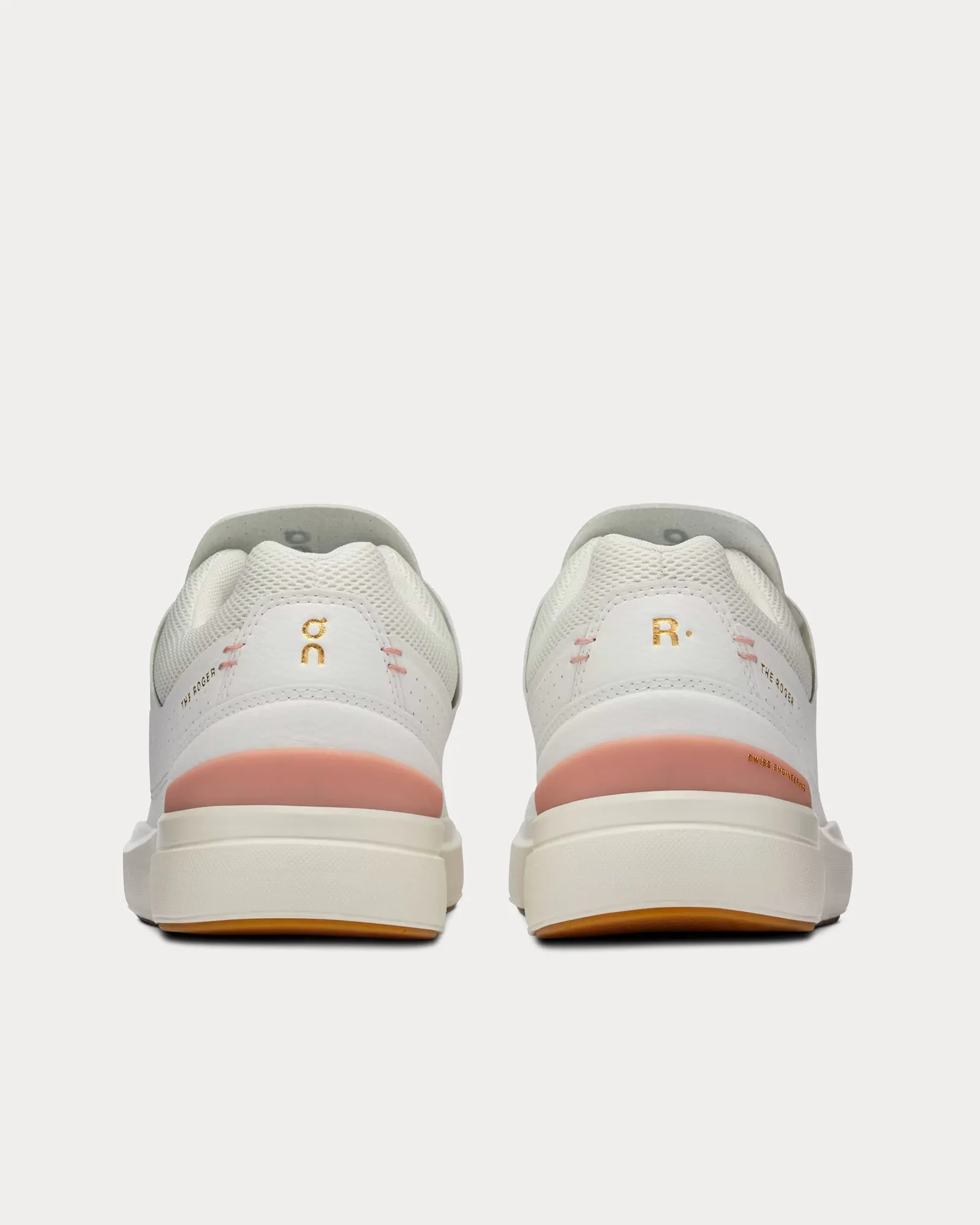 The Roger Centre Court White / Woodrose Low Top Sneakers